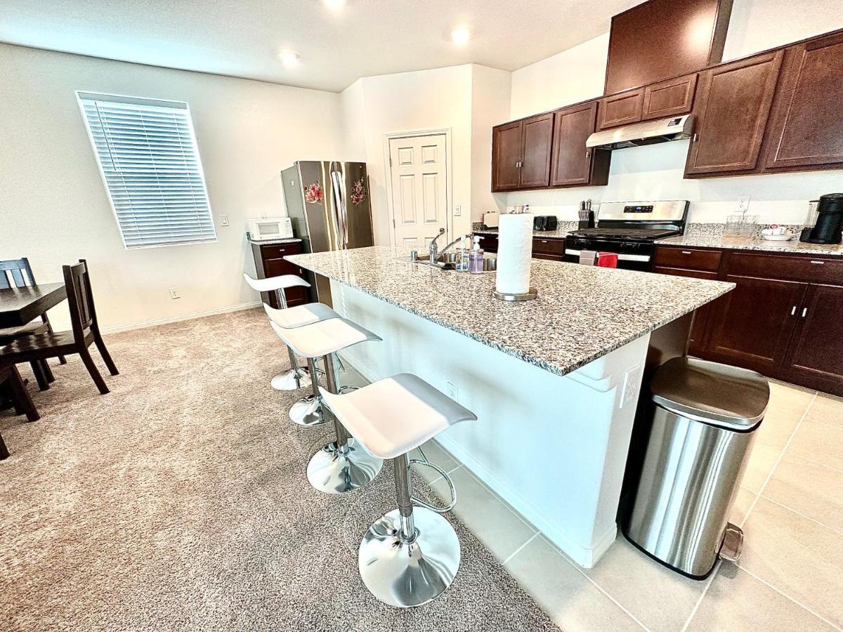 Spacious House, 5 Bedrooms, Sleeps 12, Near Las Vegas Strip And Airport Exterior photo