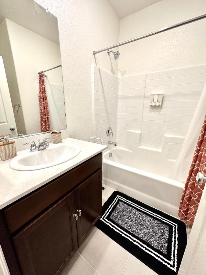 Spacious House, 5 Bedrooms, Sleeps 12, Near Las Vegas Strip And Airport Exterior photo