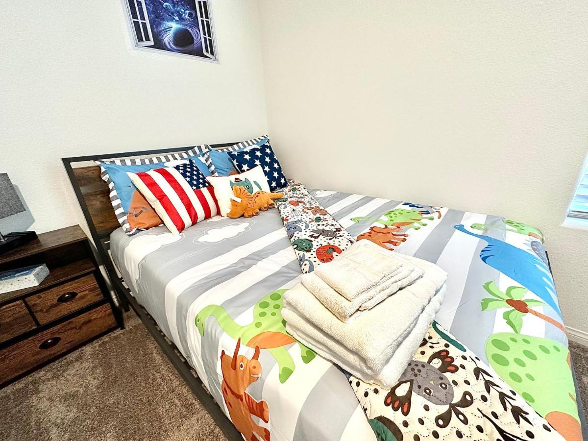 Spacious House, 5 Bedrooms, Sleeps 12, Near Las Vegas Strip And Airport Exterior photo
