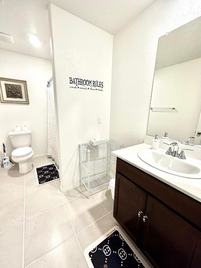 Spacious House, 5 Bedrooms, Sleeps 12, Near Las Vegas Strip And Airport Exterior photo