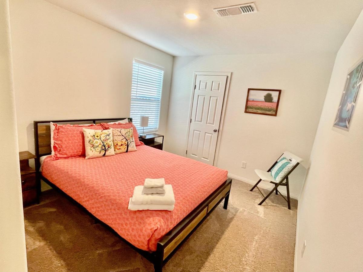 Spacious House, 5 Bedrooms, Sleeps 12, Near Las Vegas Strip And Airport Exterior photo